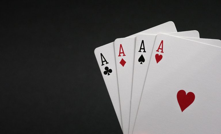 The many advantages of playing poker online!